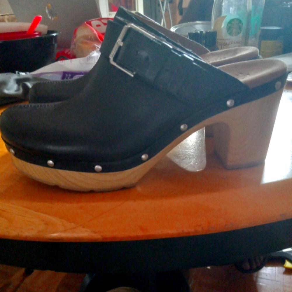 Clarks clogs size 8 U.S.